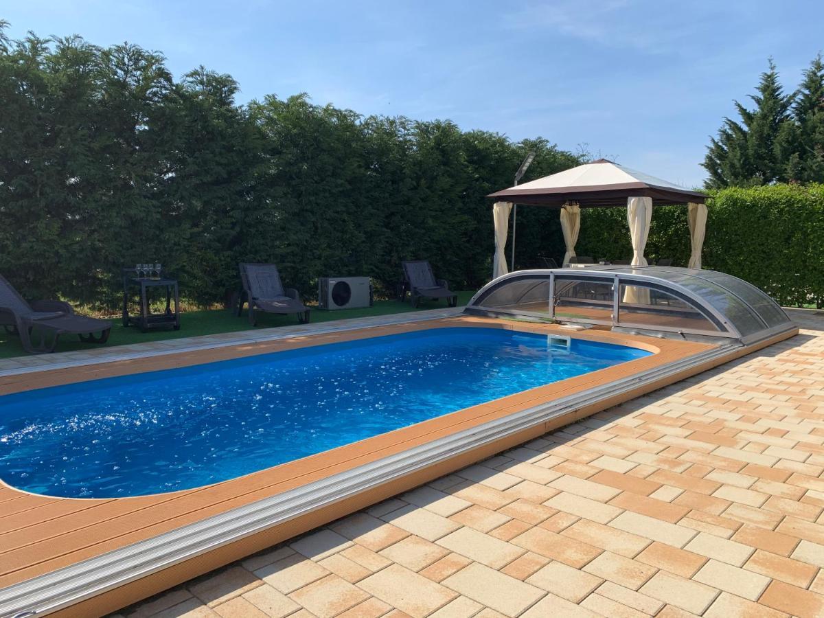Fullhouse Apartmanhaz Zamárdi Exteriör bild