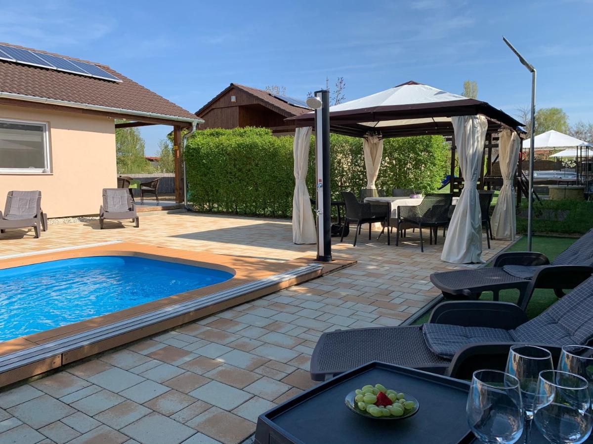 Fullhouse Apartmanhaz Zamárdi Exteriör bild