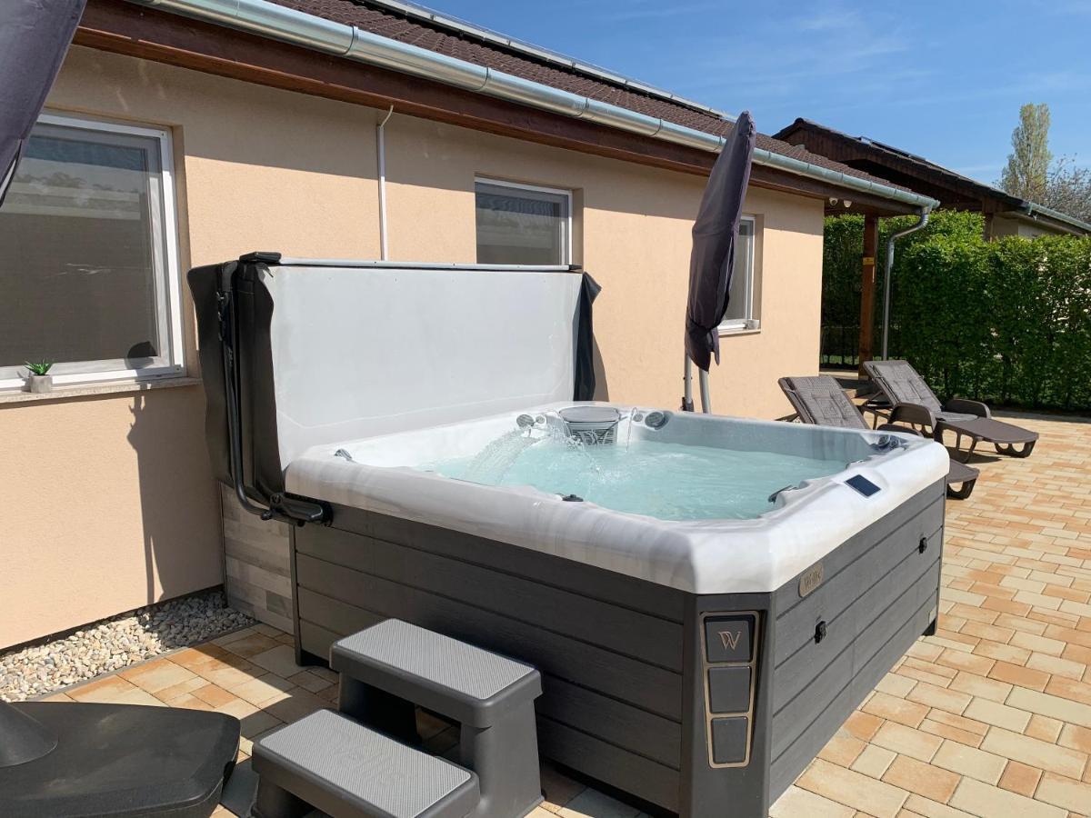 Fullhouse Apartmanhaz Zamárdi Exteriör bild