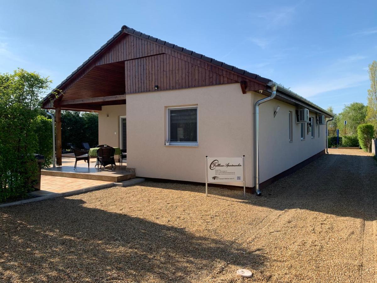 Fullhouse Apartmanhaz Zamárdi Exteriör bild