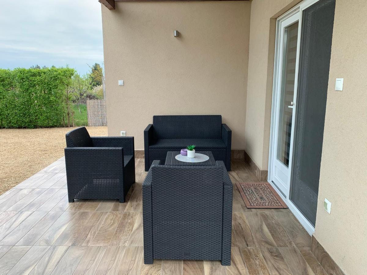 Fullhouse Apartmanhaz Zamárdi Exteriör bild