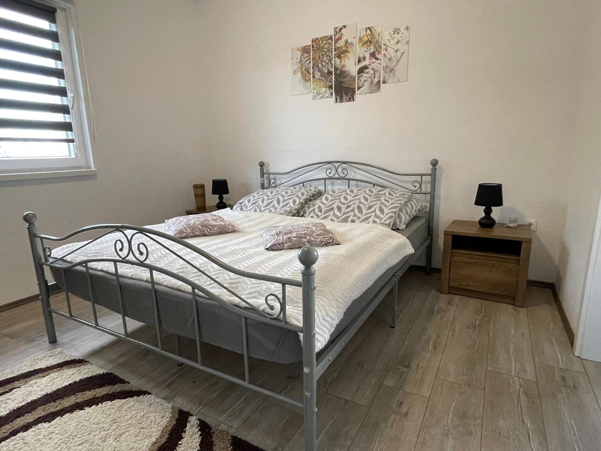 Fullhouse Apartmanhaz Zamárdi Exteriör bild