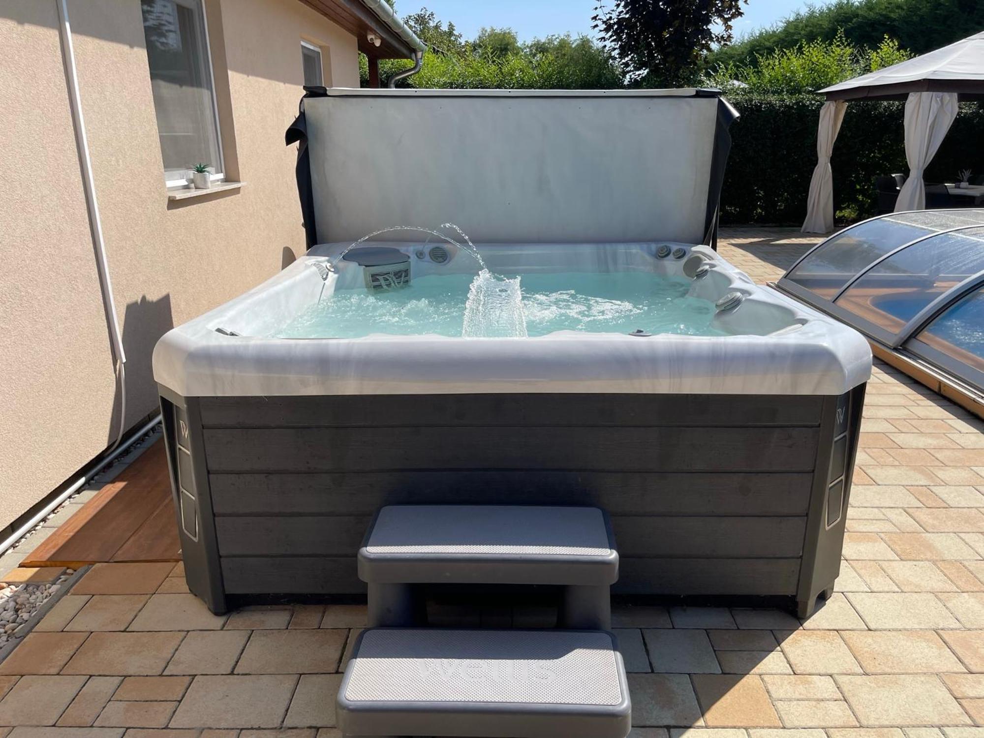 Fullhouse Apartmanhaz Zamárdi Exteriör bild