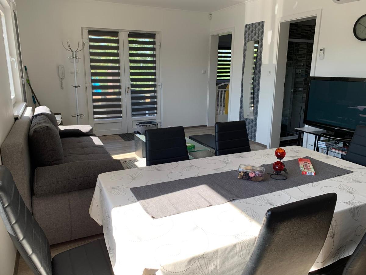 Fullhouse Apartmanhaz Zamárdi Exteriör bild