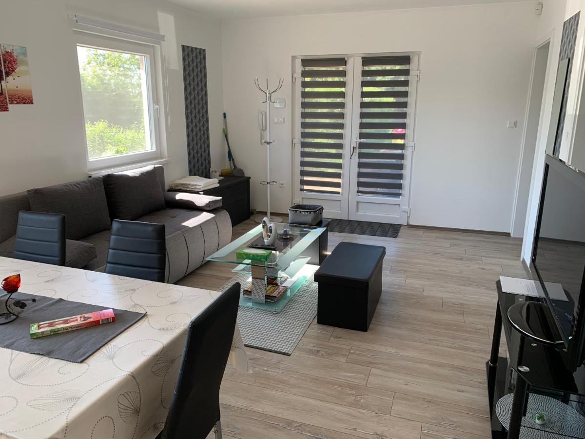 Fullhouse Apartmanhaz Zamárdi Exteriör bild